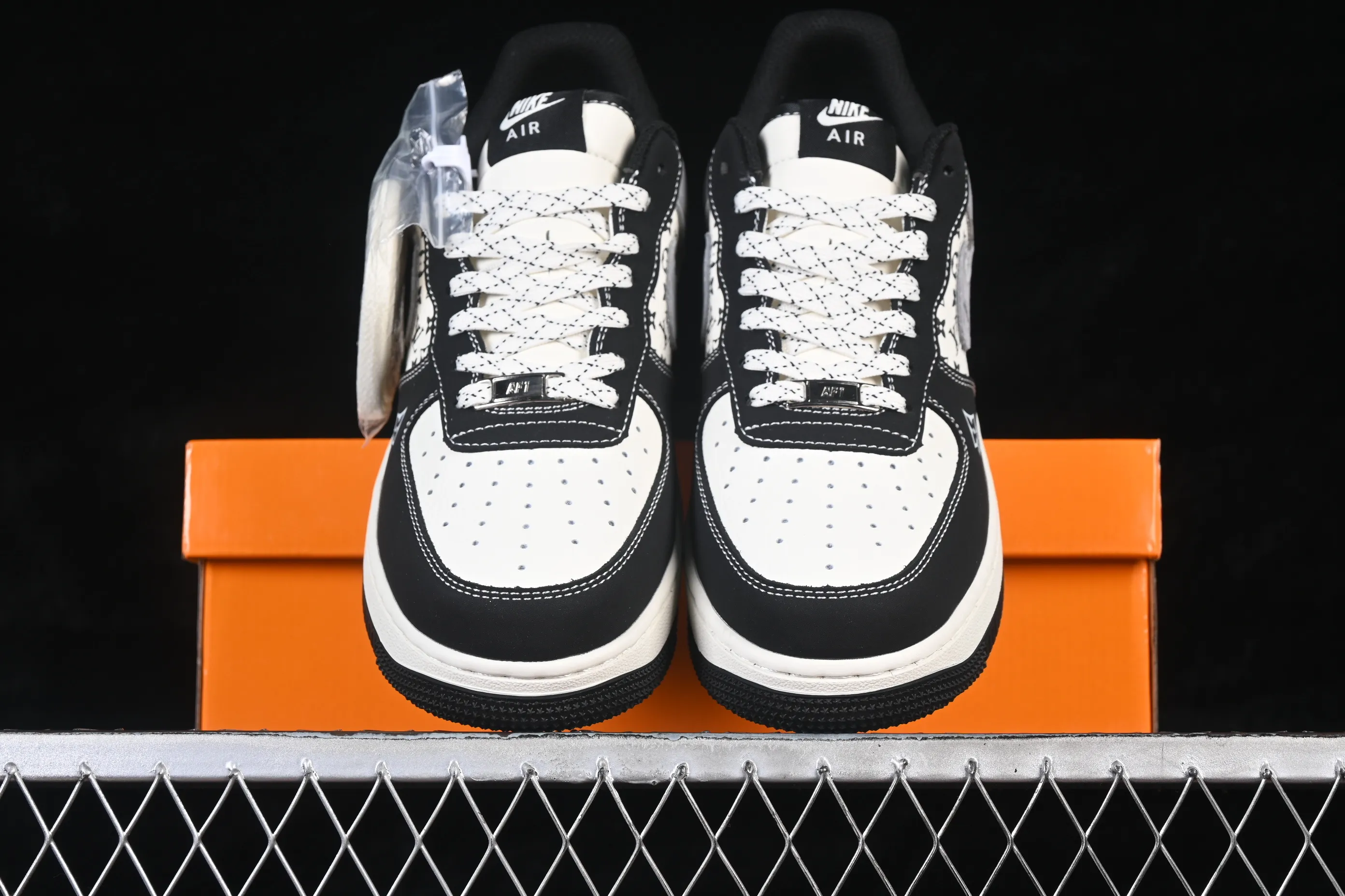 All categories Nk Air Force 1 Air Force series Nk Air Force 1 Low Air Force low-top Nike Air Force 1'07 Low black and white gray color Air Force 1 low-top casual sneakers KG6699-F28